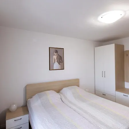 - Beautiful Street Apartma