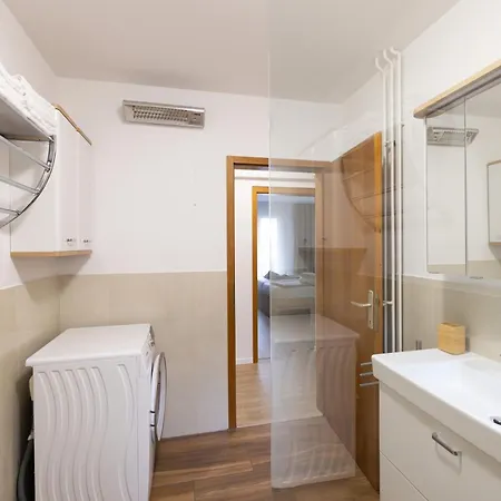 - Beautiful Street Apartma